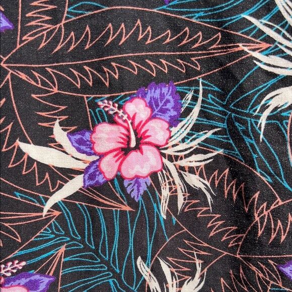 Empyre Men’s Floral Hawaiian Island Summer Button Up Collar Shirt Black and Pink - Picture 12 of 13